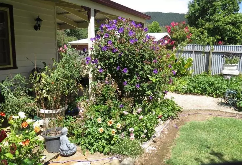 Gatekeepers Traditional Bed & Breakfast