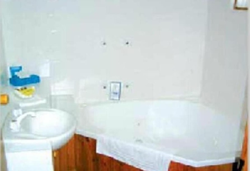 מוטל Aristocrat Waurnvale