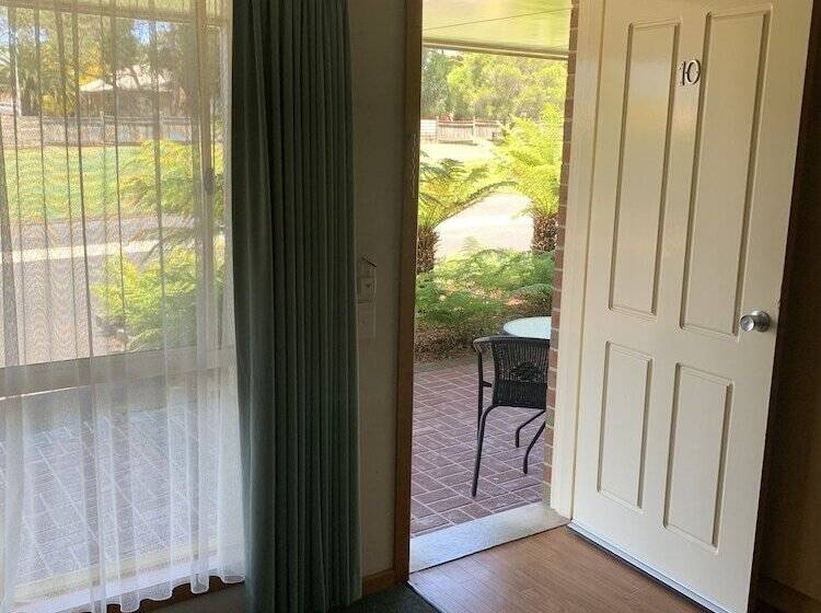 מוטל Arthur Phillip Motor Inn