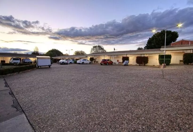 مُتل Redhill Cooma Motor Inn