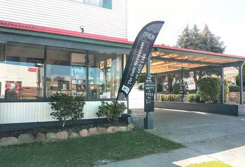 مُتل Redhill Cooma Motor Inn