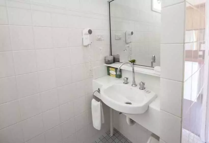مُتل Redhill Cooma Motor Inn