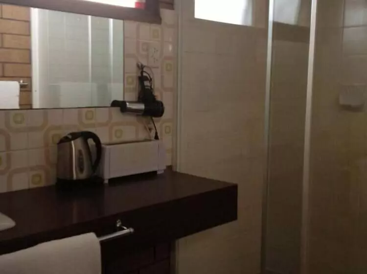 モーテル Rippleside Park Motor Inn