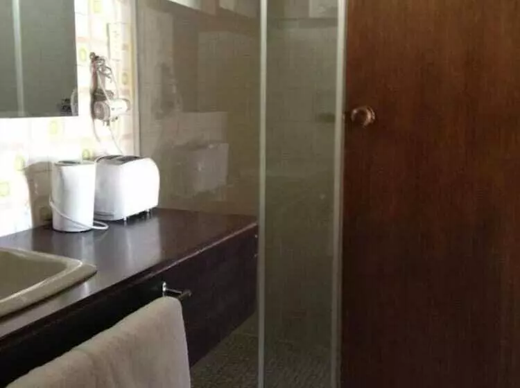 モーテル Rippleside Park Motor Inn