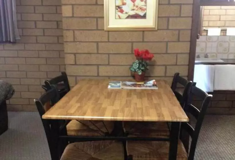モーテル Rippleside Park Motor Inn