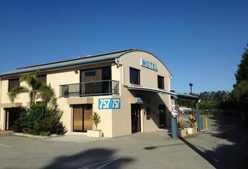 Novena Palms Motel