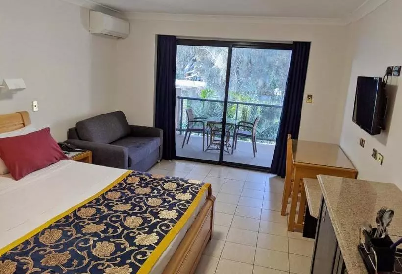 Novena Palms Motel