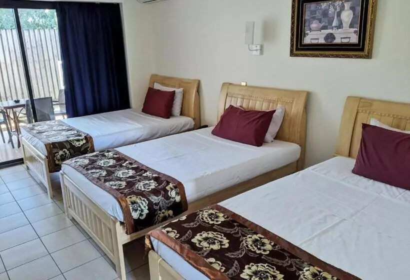 Novena Palms Motel