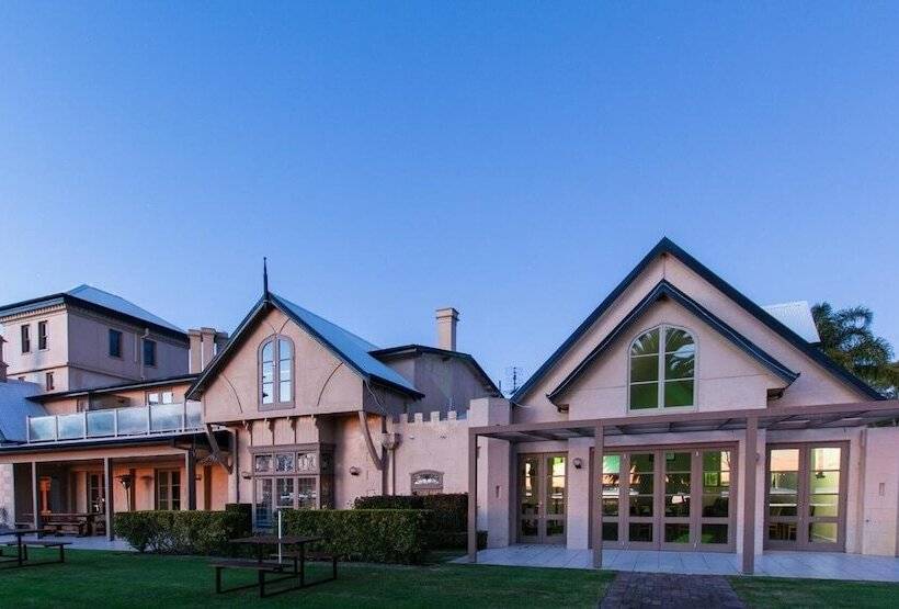 Seahorse Inn Hotel & Villas