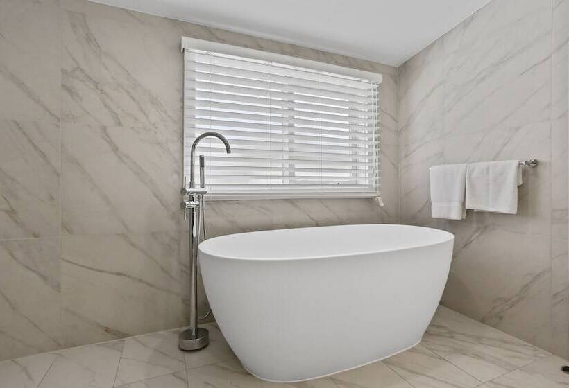 Seahorse Inn Hotel & Villas