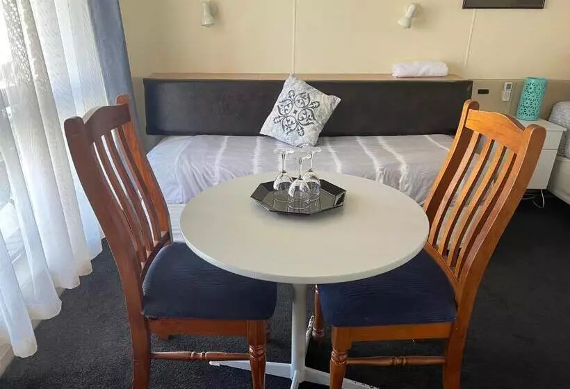 Woodmans Hill Motel