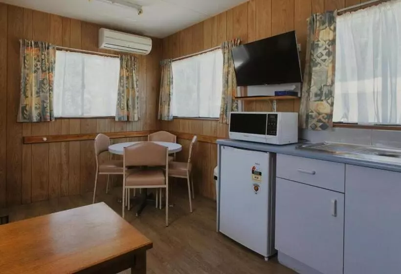 Woodmans Hill Motel