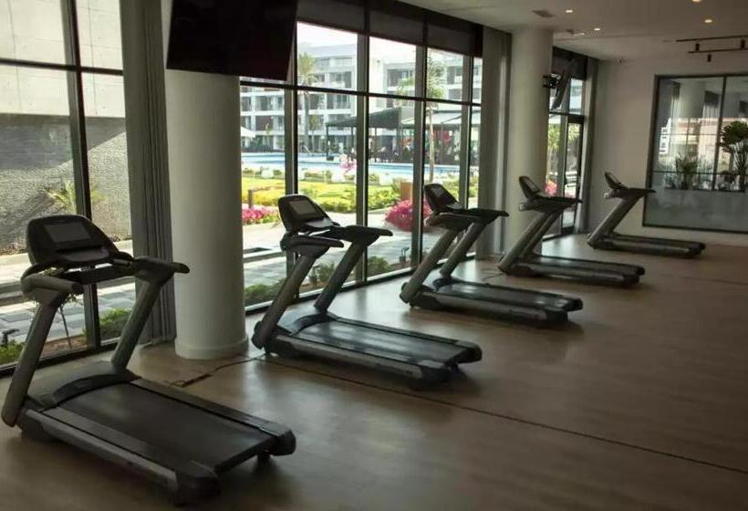 Courtyard Long Beach Holiday Resort