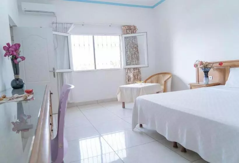 هتل Azur Conakry