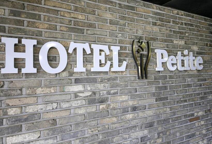 Hotel Petit
