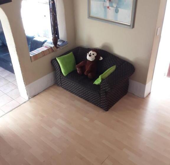 ペンション Airport Lodge Or Tambo