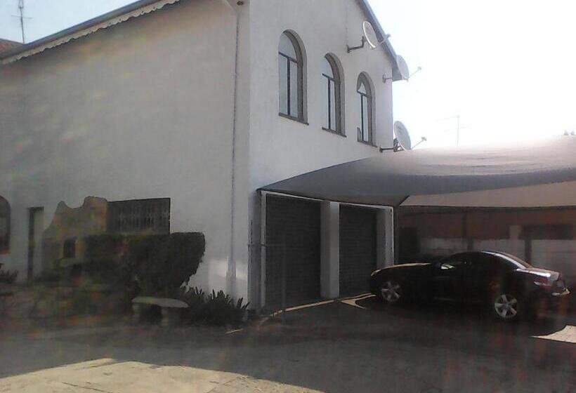 ペンション Airport Lodge Or Tambo