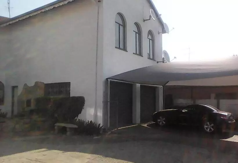 ペンション Airport Lodge Or Tambo