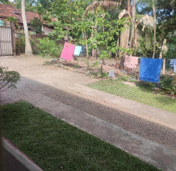 بنسيون White Weligama