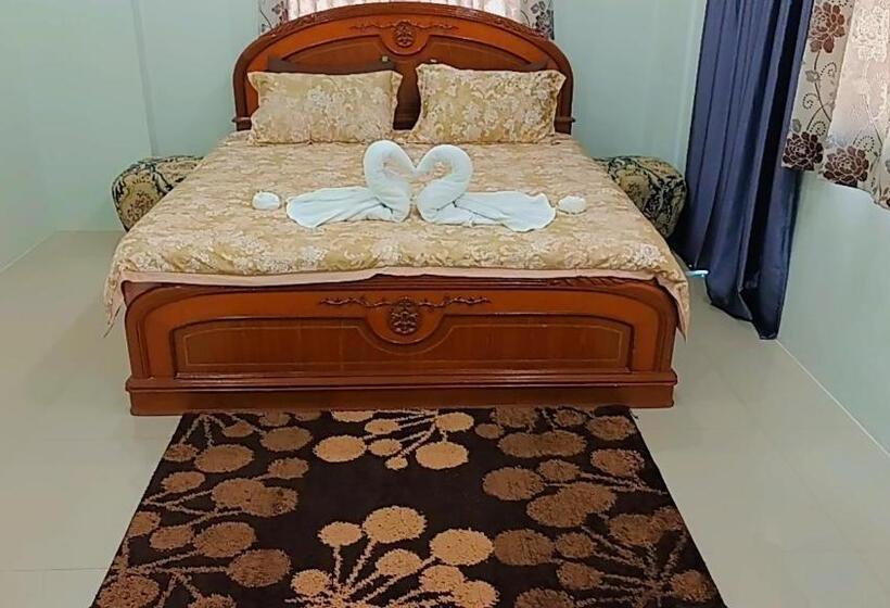 U Zone Hostel & Cafe