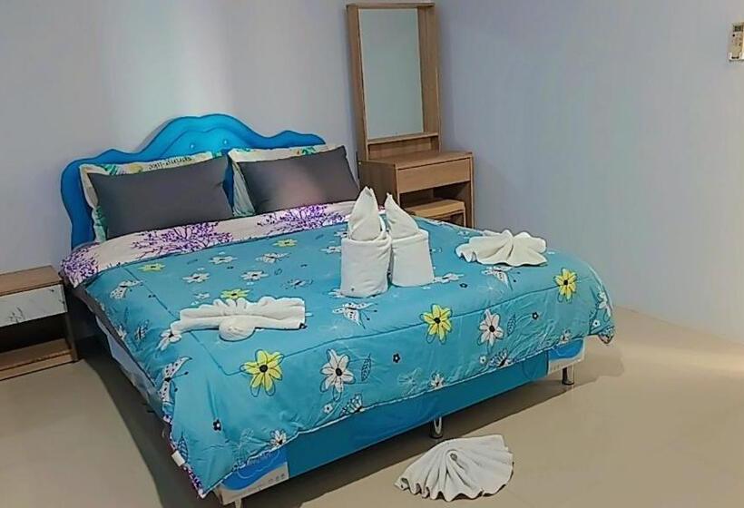 U Zone Hostel & Cafe