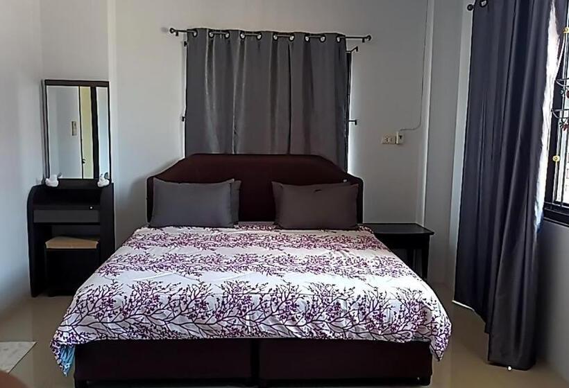 U Zone Hostel & Cafe