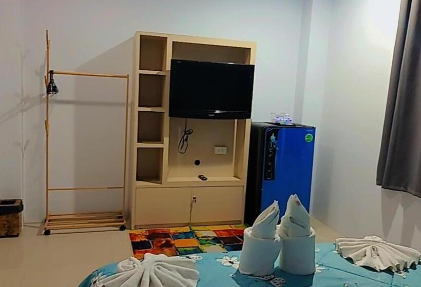 U Zone Hostel & Cafe