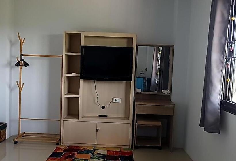 U Zone Hostel & Cafe