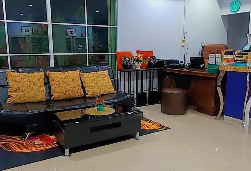 U Zone Hostel & Cafe