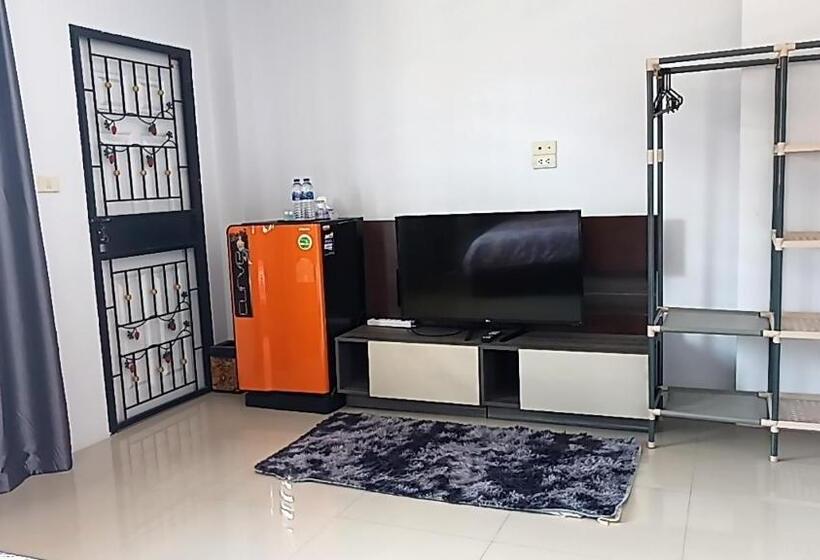 U Zone Hostel & Cafe