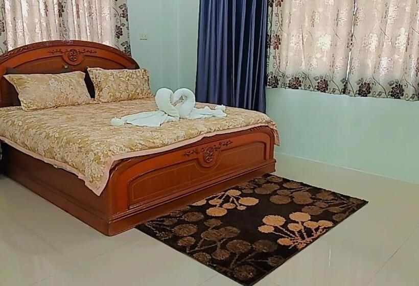 U Zone Hostel & Cafe