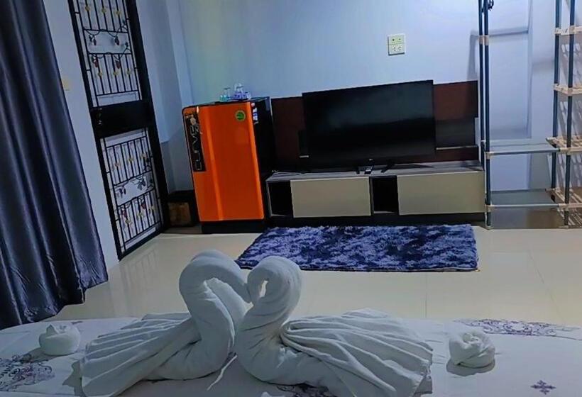 U Zone Hostel & Cafe