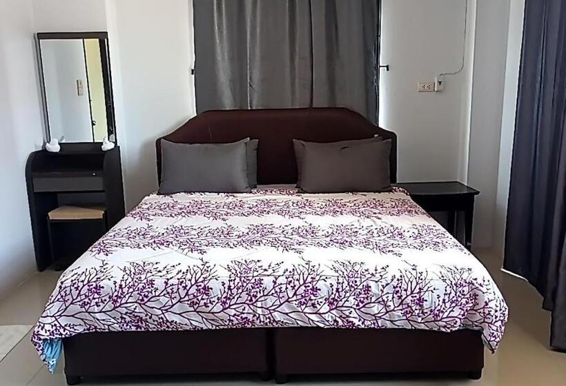 U Zone Hostel & Cafe