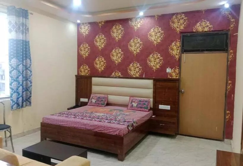 Hotelli Aadhya & Resataurant