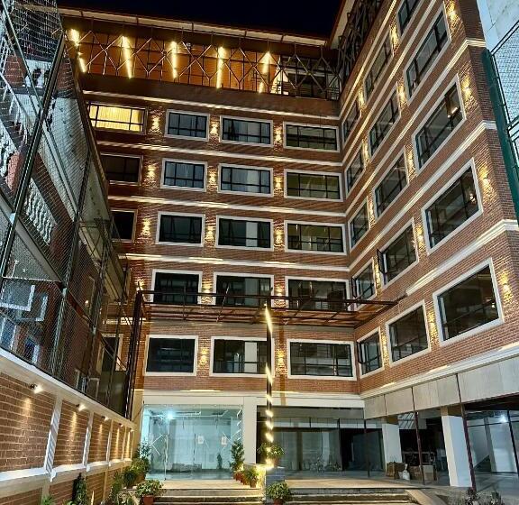 هتل Crystal Pashupati