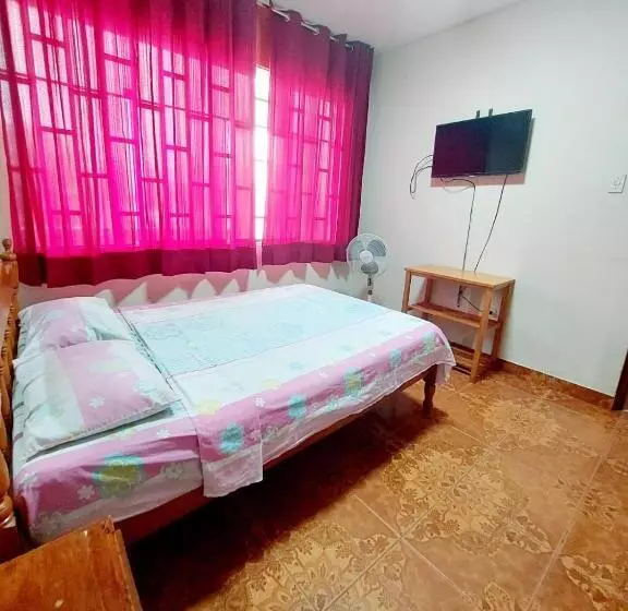 هتل Hostal Tierra Del Sol