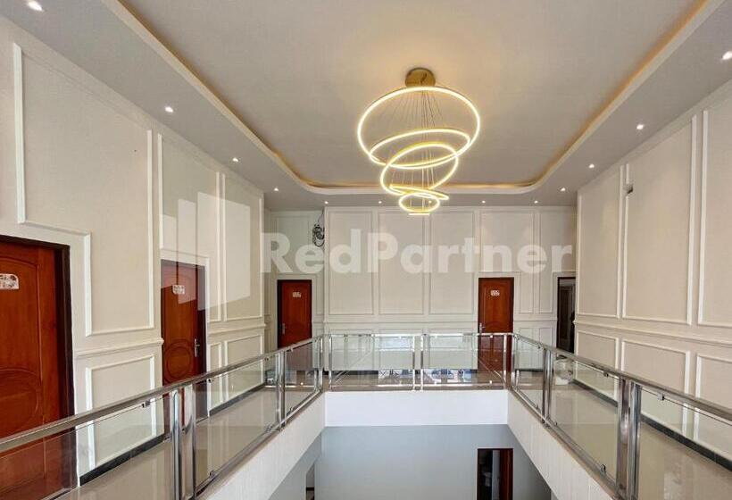 Отель Jenggo Riverside Mitra Reddoorz Near Kampung Inggris Pare