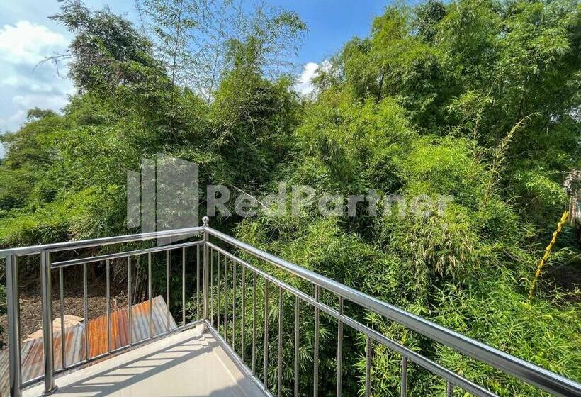 Отель Jenggo Riverside Mitra Reddoorz Near Kampung Inggris Pare