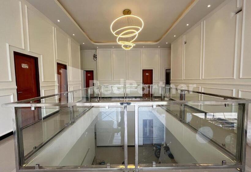 Отель Jenggo Riverside Mitra Reddoorz Near Kampung Inggris Pare