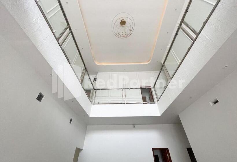 Отель Jenggo Riverside Mitra Reddoorz Near Kampung Inggris Pare