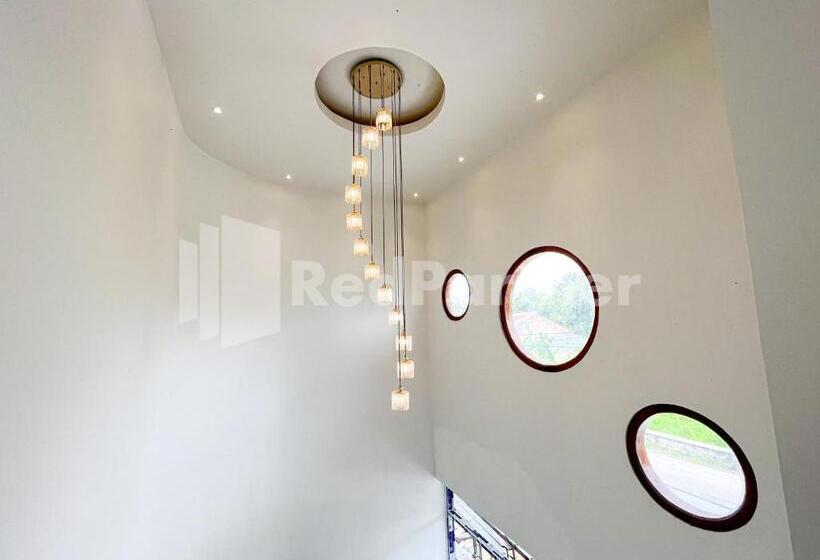 Отель Jenggo Riverside Mitra Reddoorz Near Kampung Inggris Pare