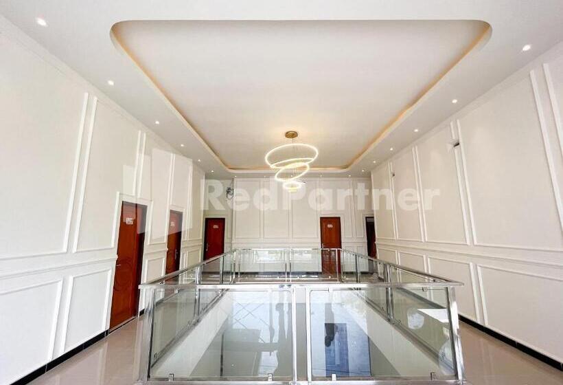 Отель Jenggo Riverside Mitra Reddoorz Near Kampung Inggris Pare