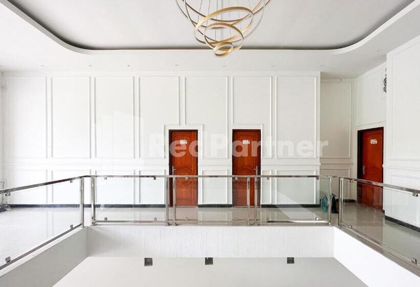 Отель Jenggo Riverside Mitra Reddoorz Near Kampung Inggris Pare