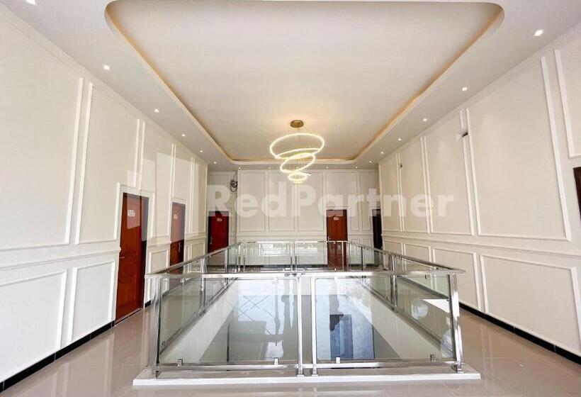 Отель Jenggo Riverside Mitra Reddoorz Near Kampung Inggris Pare