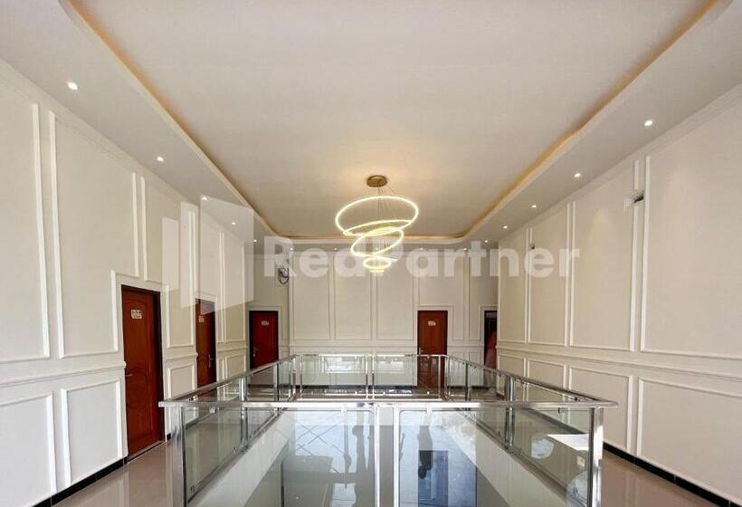 Отель Jenggo Riverside Mitra Reddoorz Near Kampung Inggris Pare