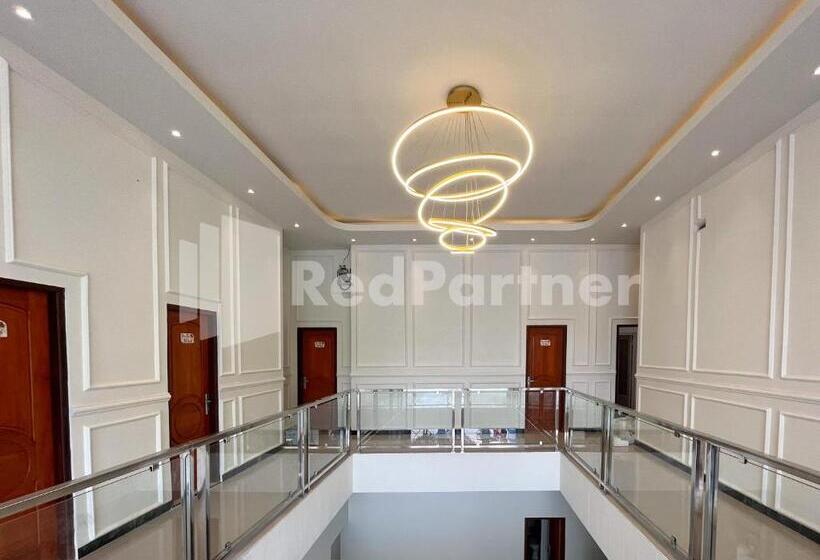 Отель Jenggo Riverside Mitra Reddoorz Near Kampung Inggris Pare