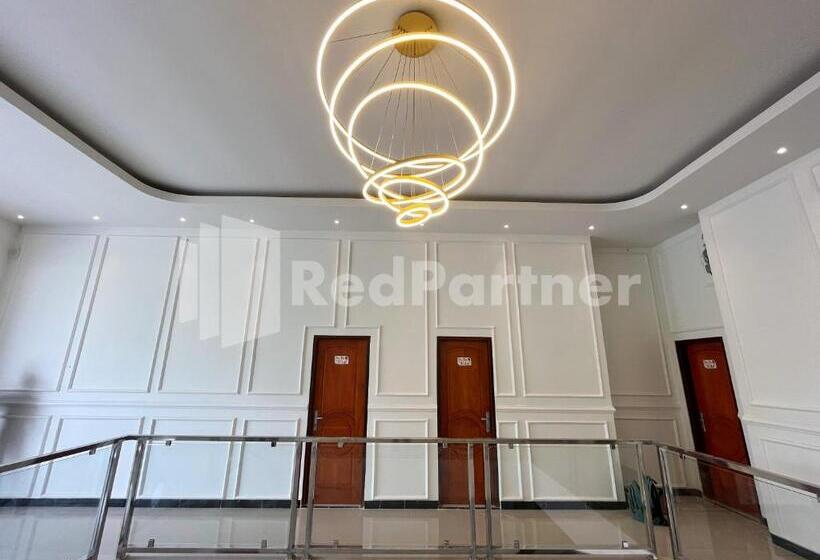 Отель Jenggo Riverside Mitra Reddoorz Near Kampung Inggris Pare