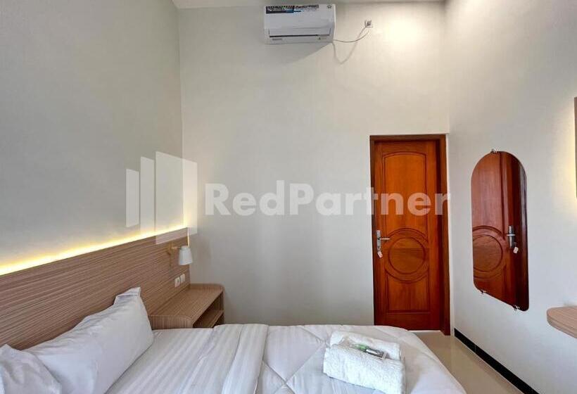 Отель Jenggo Riverside Mitra Reddoorz Near Kampung Inggris Pare