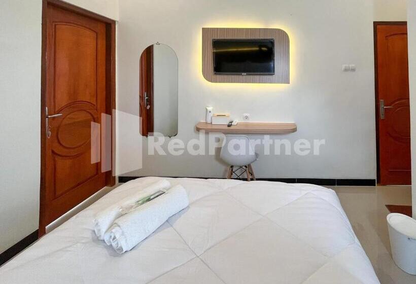 Отель Jenggo Riverside Mitra Reddoorz Near Kampung Inggris Pare