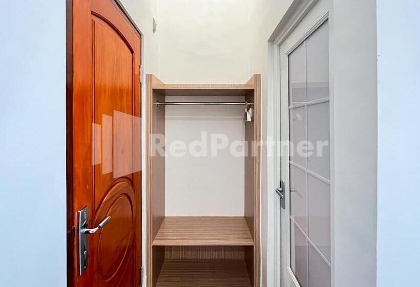 Отель Jenggo Riverside Mitra Reddoorz Near Kampung Inggris Pare